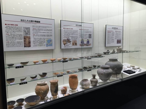 พิพิธภัณฑ์ประวัติศาสตร์ของซากปรักหักพังของป้อมอาคิตะประตูทิศตะวันออกด้านนอกของซากปราสาทอาคิตะ