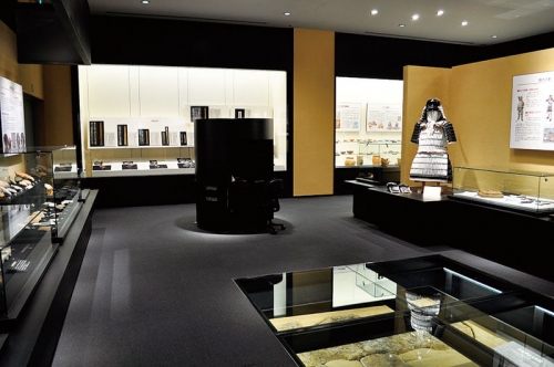 พิพิธภัณฑ์ประวัติศาสตร์ของซากปรักหักพังของป้อมอาคิตะประตูทิศตะวันออกด้านนอกของซากปราสาทอาคิตะ